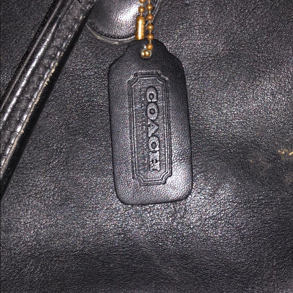 The classy elegant messenger bag for everything